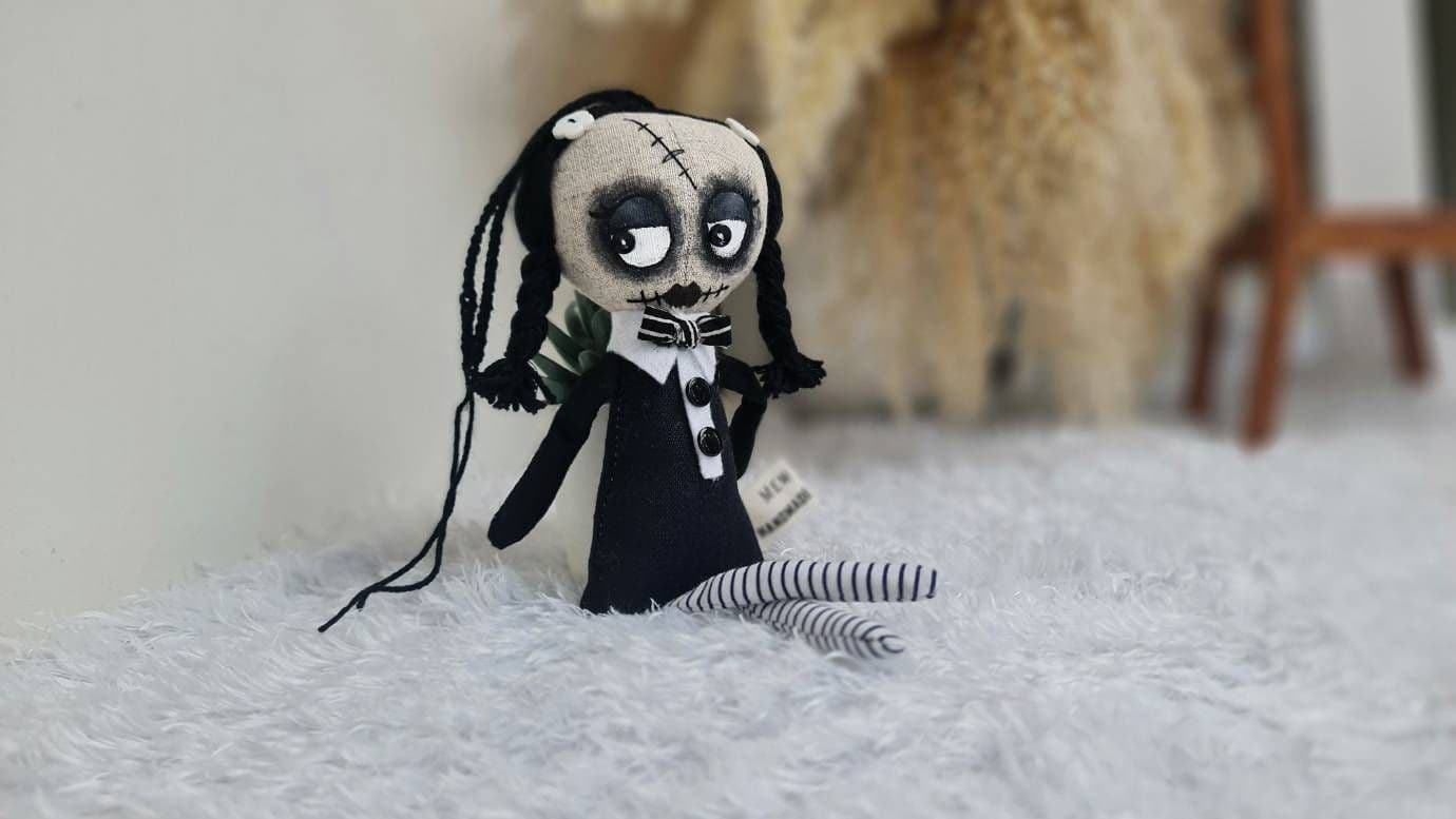 WEDNESDAY   LOVELY  DOLLS - Image 3