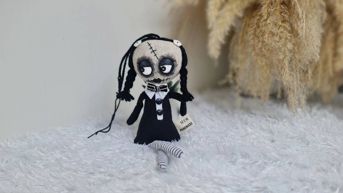 WEDNESDAY   LOVELY  DOLLS - Image 5
