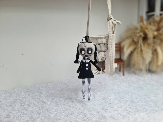WEDNESDAY   LOVELY  DOLLS