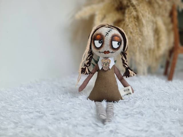 WEDNESDAY LOVELY DOLLS